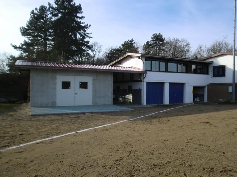 Multifunktionsgebäude mit Küchenzeile